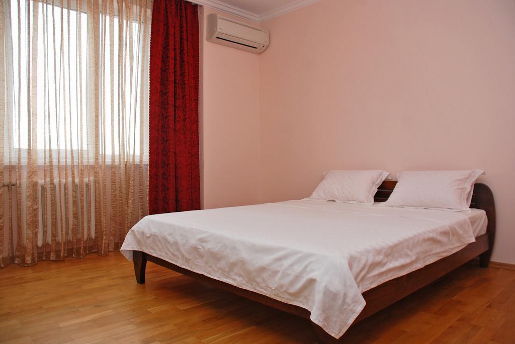 Kiev Pozniaky Apartment Zimmer foto